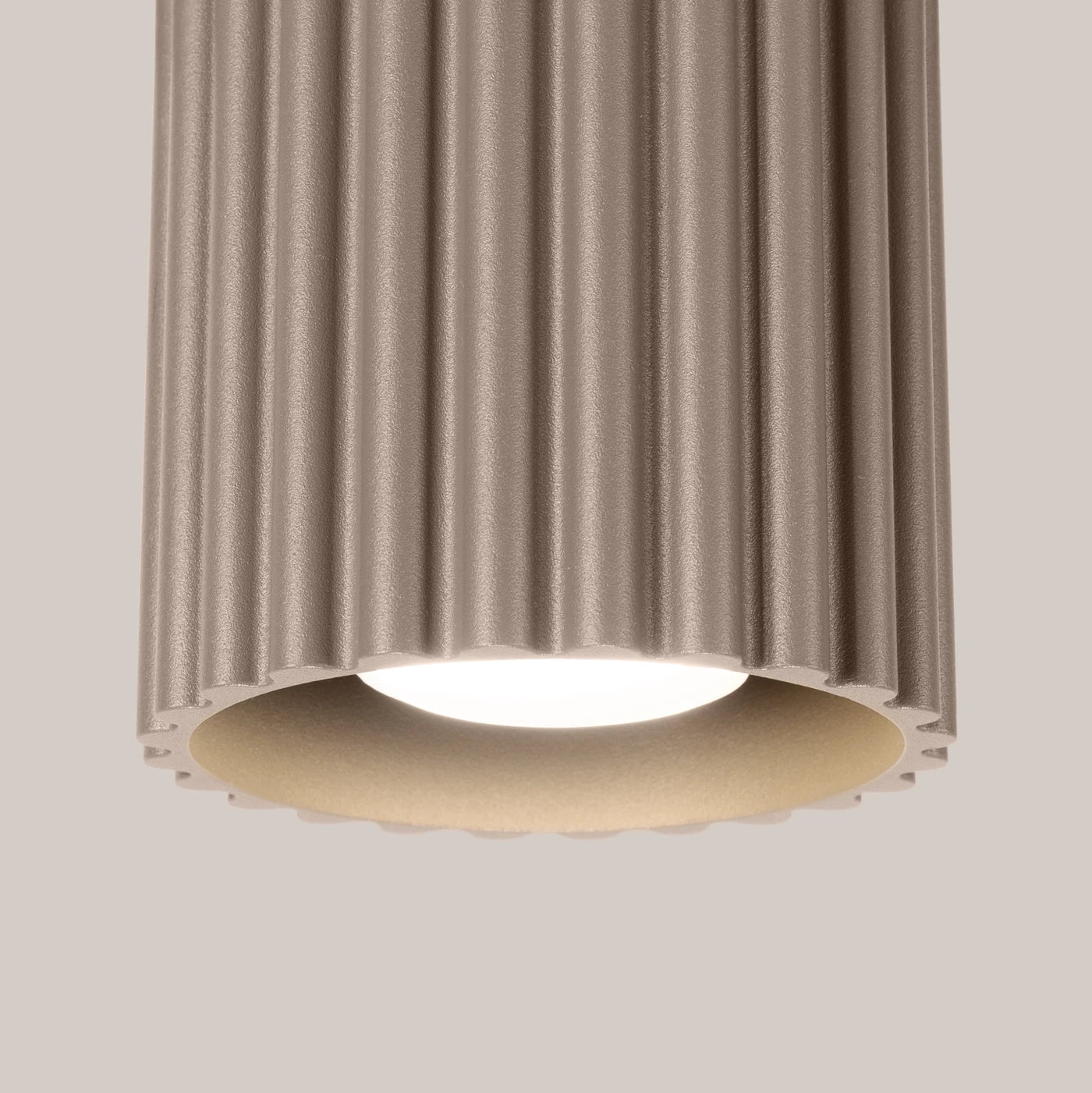 Spots Japandi Single – Taupe & Aluminium