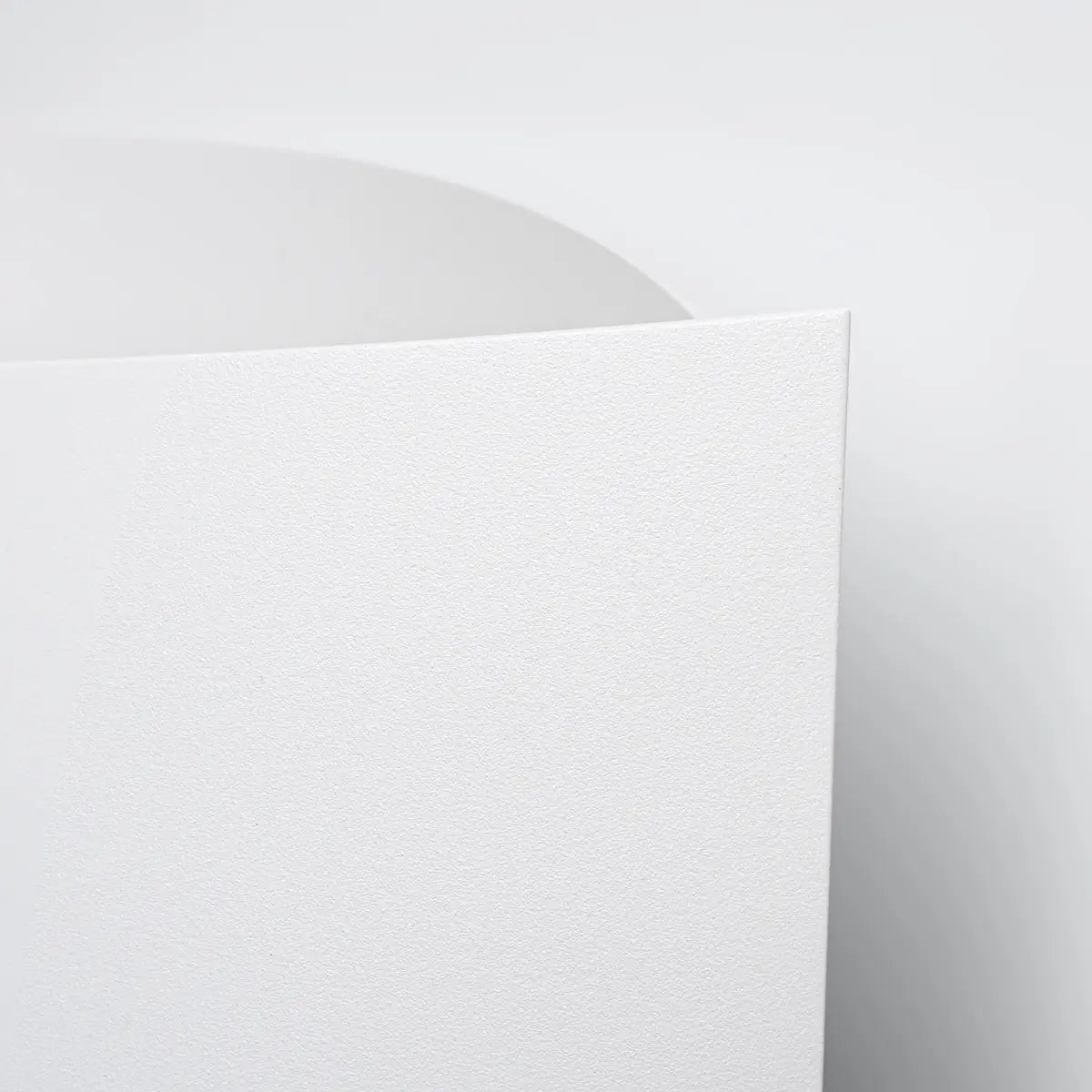 Wandleuchte Art Large – Weiß & Stahl