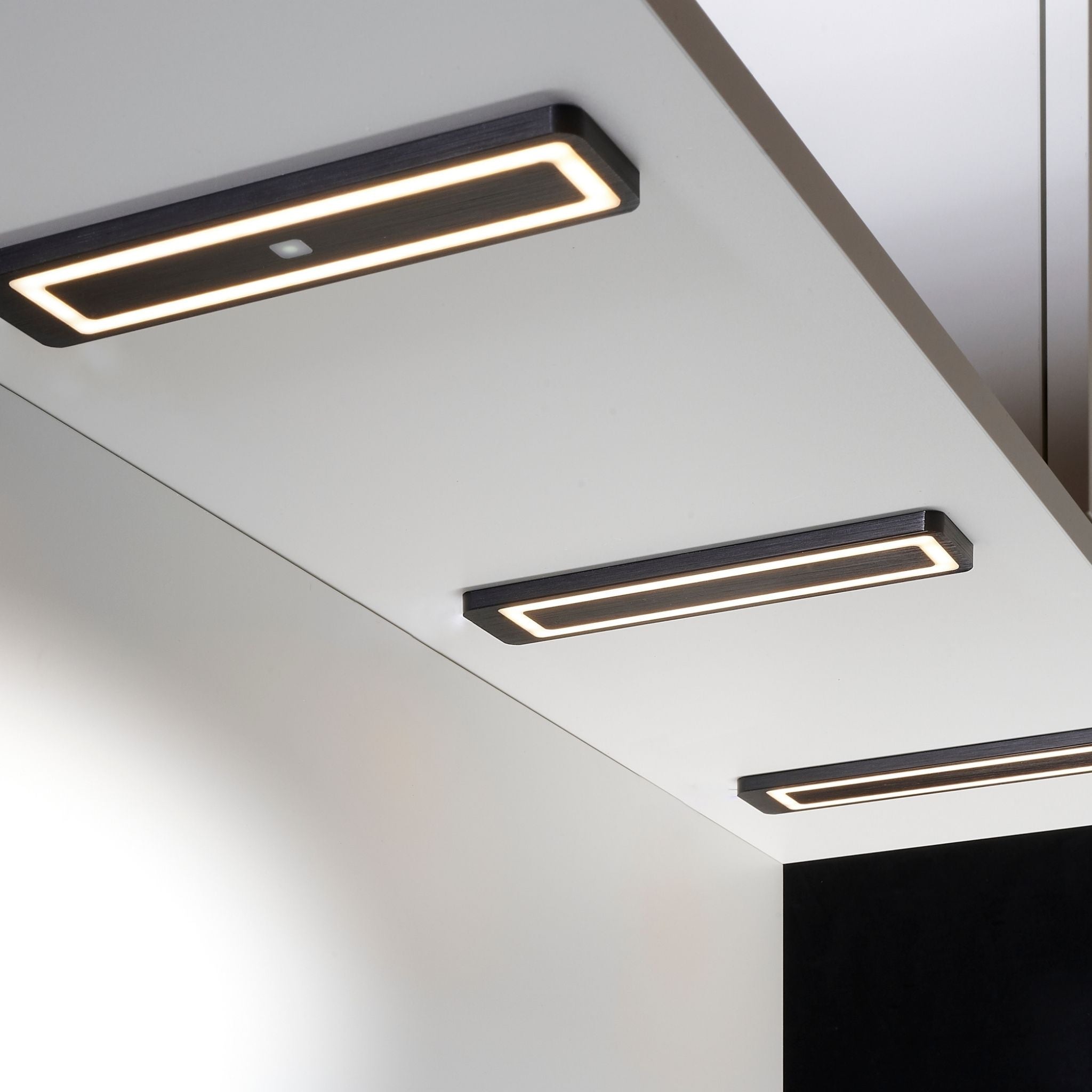LUX-4000 LED Küchenbeleuchtung Unterbau – Schwarz (4er-Pack)