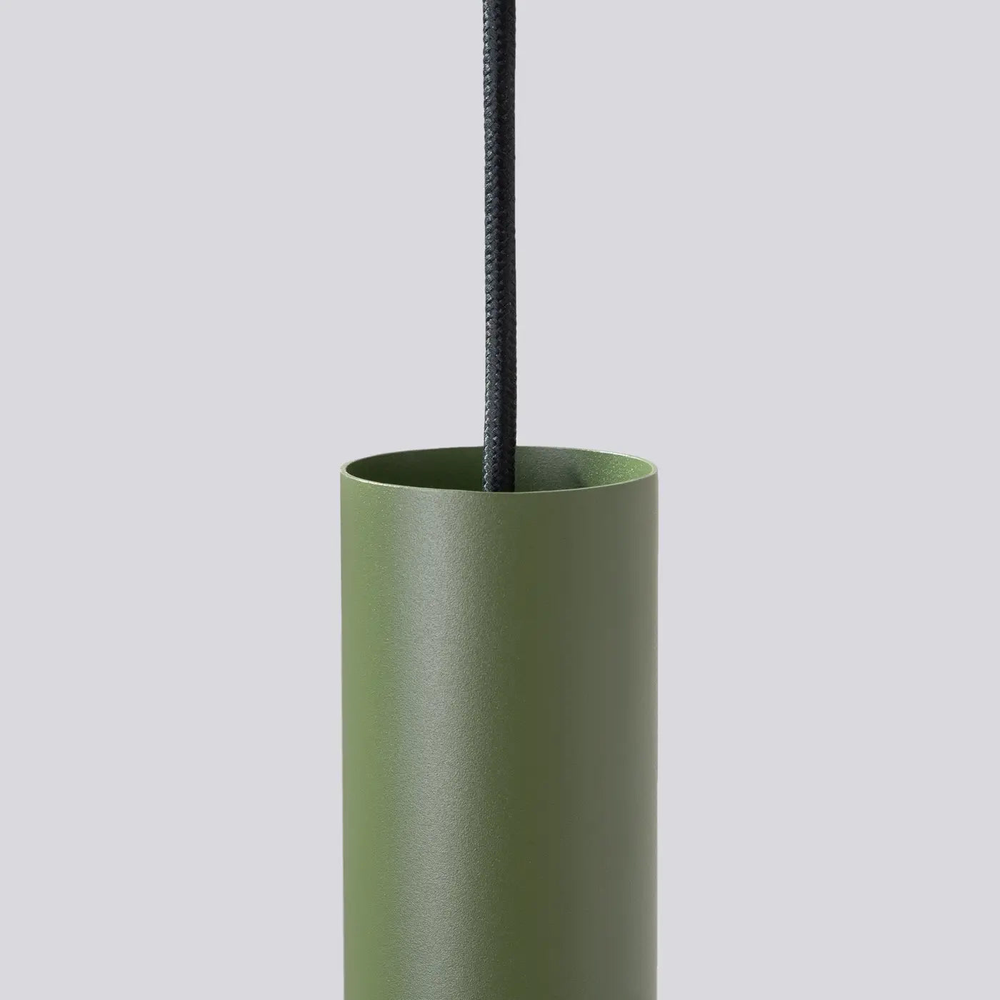 Pendelleuchte Tube 1 – Olivgrün & Stahl