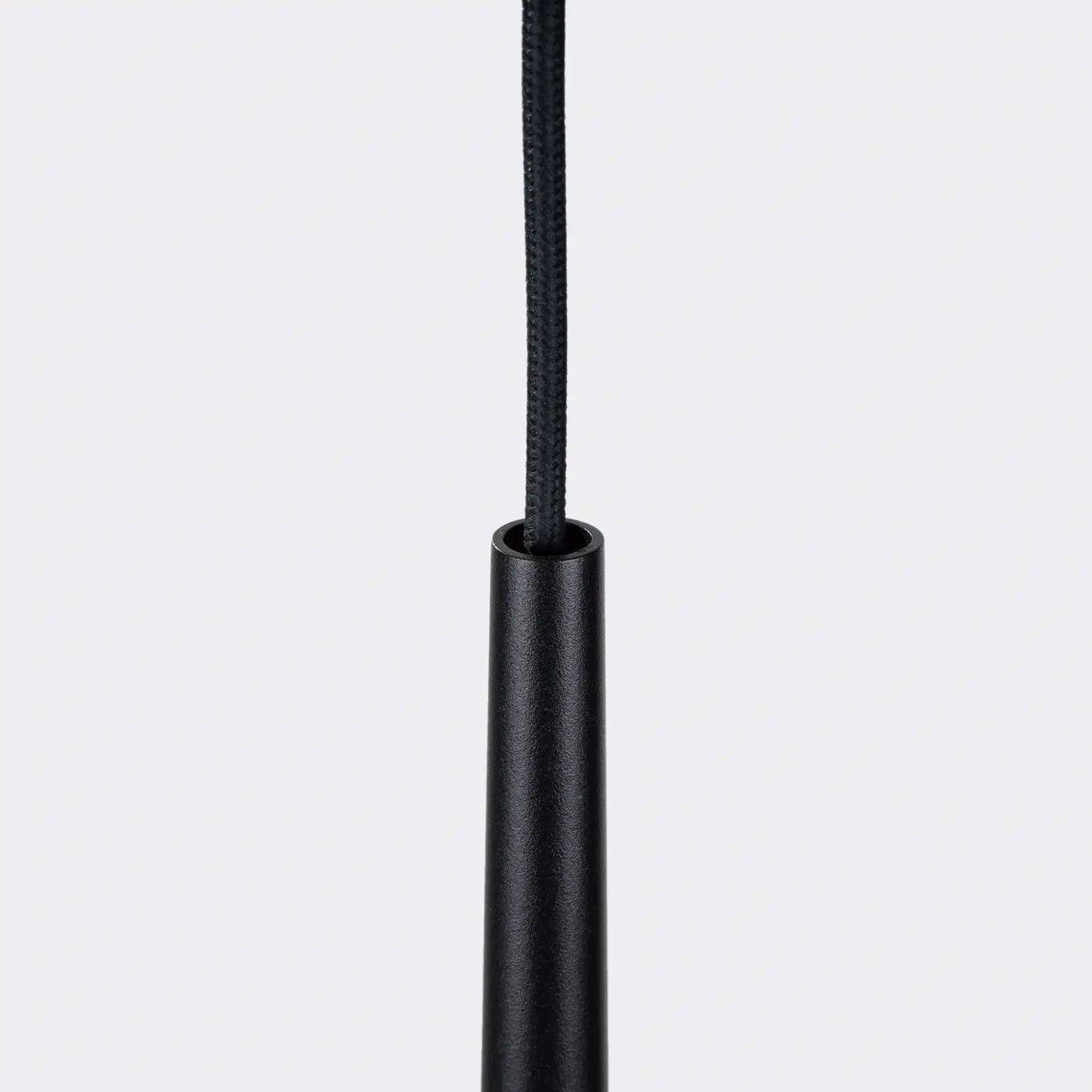 Pendelleuchte Prysma Long 1 – Schwarz & Stahl