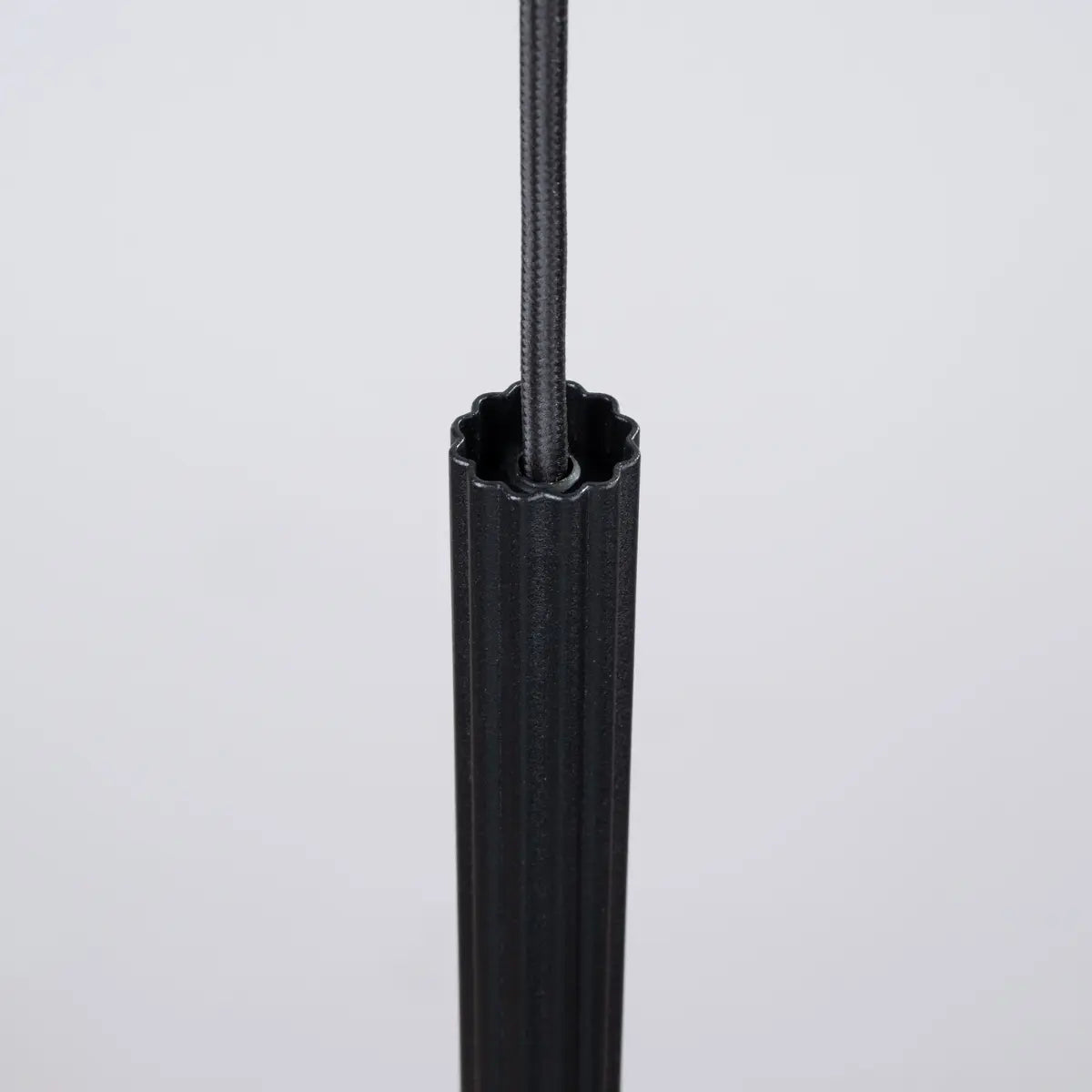 Pendelleuchte Candle 1 – Schwarz & Stahl